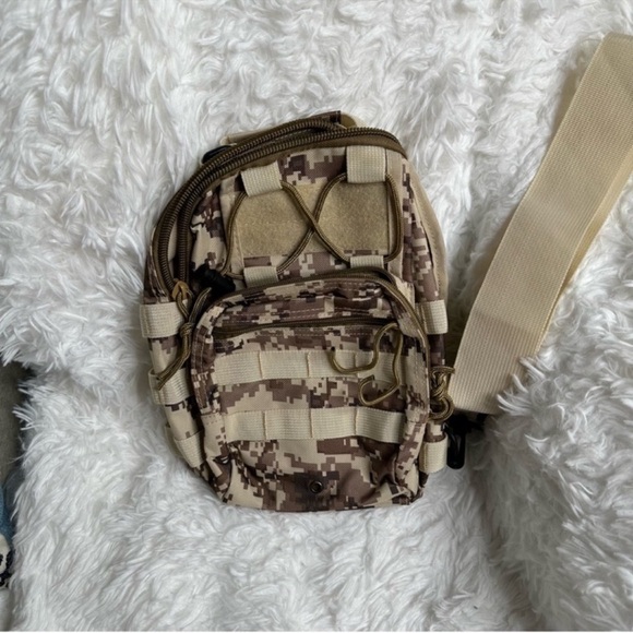 Camouflage Sling Bag for Men - Picture 4 of 9
